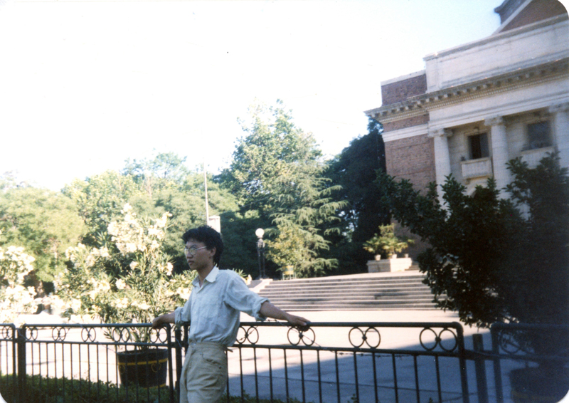 1983年刚考入清华大学时的吴立新